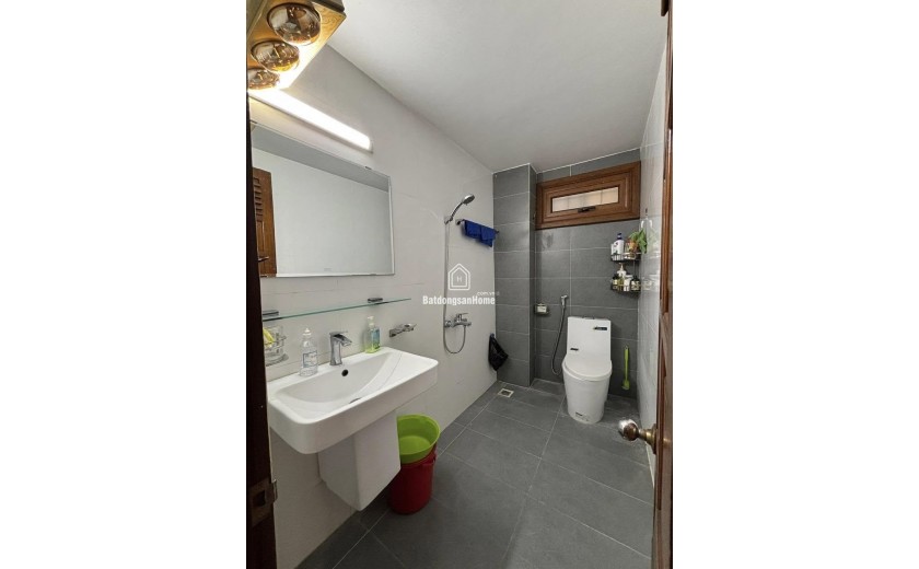 Cho thuê nhà LÀM SPA, KD ONLINE, VP Phố Hoàng Ngọc Phách, Đ.Đ, 50m2, 4 tầng, 25 triệu